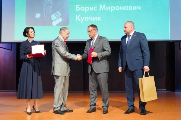 Звание Почётного гражданина Новокузнецка присвоили выдающемуся онкологу Борису Купчику