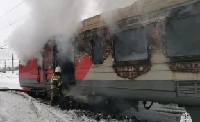 На железнодорожной станции в Башкирии загорелся локомотив. Машинист успел эвакуироваться