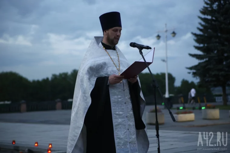 Фото: День памяти и скорби в Кемерове: минута молчания и «Звезда Победы» из свечей 32