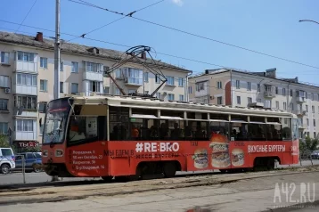 Фото: Трамвай №10 встал на перекрёстке в Кемерове 1