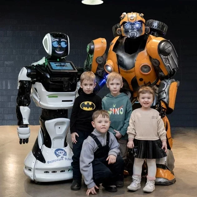 Фото: Подружиться с роботом: в Кемерове проходит технологичная выставка для детей и взрослых 8