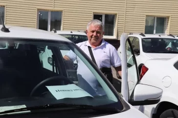 Фото: Илья Середюк: больницы Кузбасса получили 7 новых легковых автомобилей 1