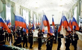 Сергей Цивилёв поздравил кузбассовцев с Днём государственного флага России