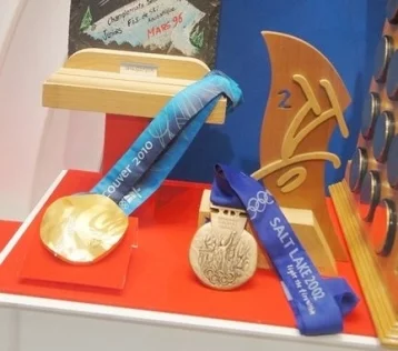 Фото: Олимпийский чемпион решил продать свои медали ради помощи близкому человеку 1