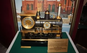 В кемеровский музей передали часы-паровоз, изготовленные во Франции в 1910-х годах