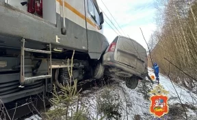 В Дубне водитель автомобиля погиб, пытаясь проскочить перед поездом  