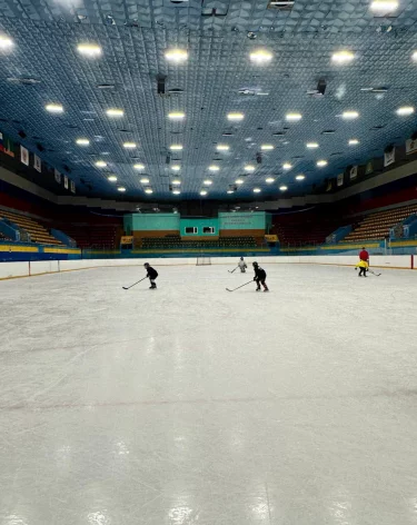 В Прокопьевске ледовая арена спорткомплекса «Снежинка» начала работу после ремонта
