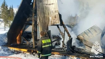 Фото: Гостевой дом сгорел в Шерегеше 1