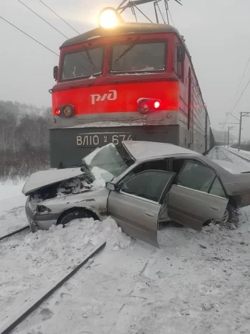 Фото: Два легковых автомобиля пострадали в ДТП на железнодорожных переездах в Кузбассе 1