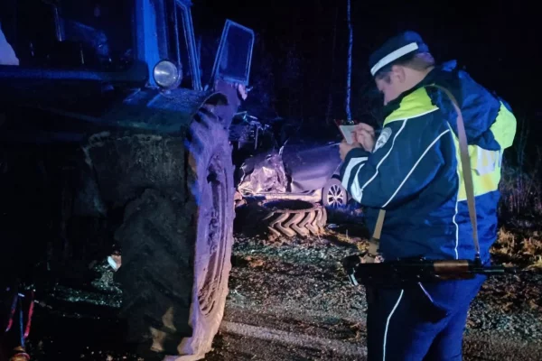 Трое взрослых и ребёнок погибли в ДТП с трактором в Свердловской области