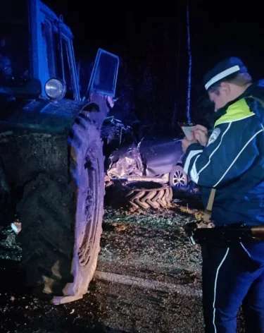 Трое взрослых и ребёнок погибли в ДТП с трактором в Свердловской области