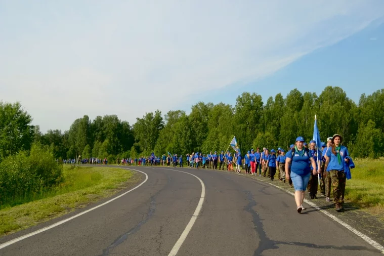 Фото: Сдача на галстук, медведи, стирка в реке и молитвы: как я была в православной «скаутской секте» — и мне понравилось 6