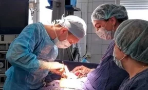 В Кемерове врачи спасли пациента с крупным выпячиванием размером 3 на 3 см