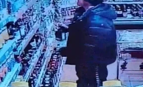 Нетрезвый кемеровчанин попытался вынести из магазина 2 бутылки виски