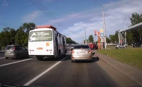 В Кемерове водителя маршрутки оштрафовали за проезд на красный