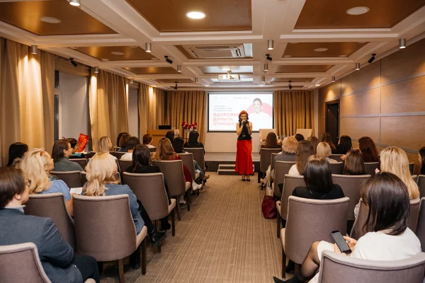 Клинический психолог выступила перед кемеровчанками