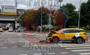 В центре Москвы в ДТП с автомобилями такси и каршеринга пострадали шесть человек 