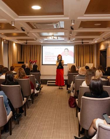 Клинический психолог выступила перед кемеровчанками