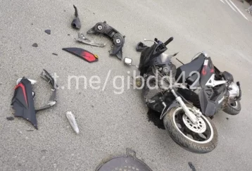 Фото: В Кузбассе пенсионер на мотоцикле пострадал при столкновении с автомобилем  1