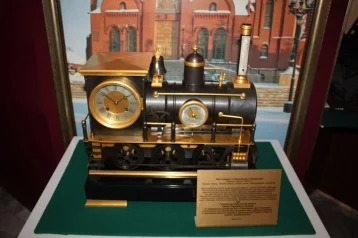 Фото: В кемеровский музей передали часы-паровоз, изготовленные во Франции в 1910-х годах 1