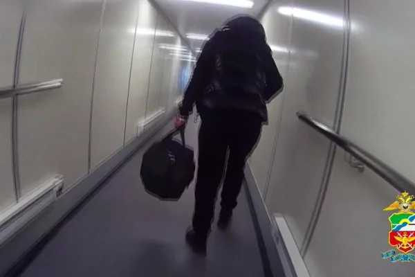 Пьяного жителя Санкт-Петербурга сняли с рейса в аэропорту Новокузнецка