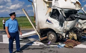На трассе под Мариинском столкнулись грузовик и автобус: 1 человек погиб, 10 пострадали