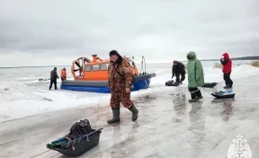 5 рыбаков на льдине унесло в Финский залив 