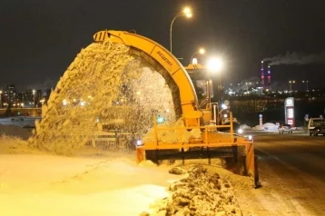 Фото: Илья Середюк сообщил о ночной уборке снега в Кемерове 1