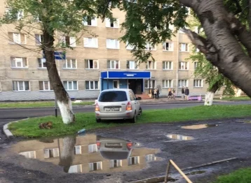 Фото: Кемеровчанку возмутил «мастер парковки» в центре города 1