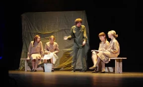 В Кемерове школьники попробовали себя в роли артистов на сцене настоящего театра