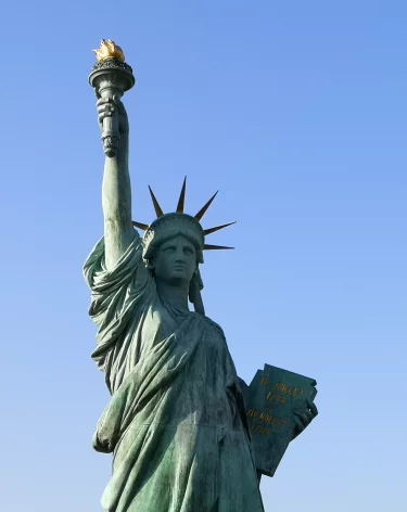 США приостановили розыгрыш грин-карт из-за стрельбы в Брауновском университете