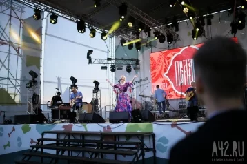 Фото: «Всё краше и нежней»: кузбассовцы обсуждают концерт Пелагеи на «Динотерре» и делятся видео 1