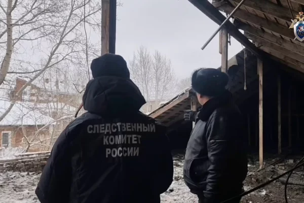 Кемеровчанам показали, как выглядит изнутри обрушенная из-за снега крыша дома