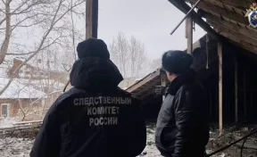 Кемеровчанам показали, как выглядит изнутри обрушенная из-за снега крыша дома