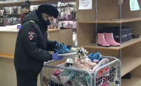 В кемеровском ТЦ обнаружили контрафактные одежду и обувь