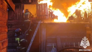 Фото: В Кемерове печь уничтожила частный дом, фото крупного пожара опубликовало МЧС 1
