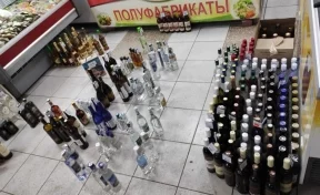 Полицейские нашли в магазине Кемерова более 100 литров опасного алкоголя