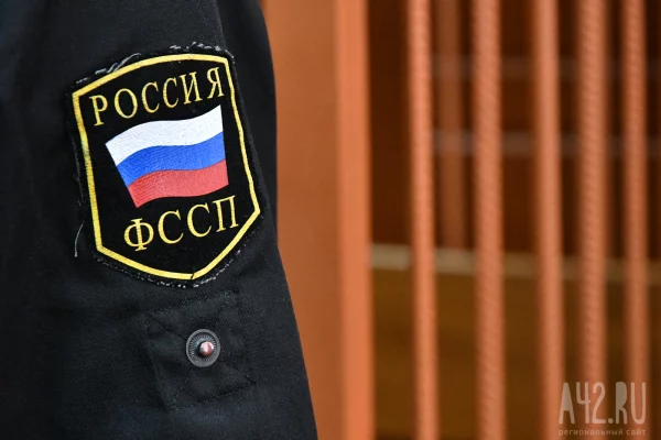 За долг в 9 млн рублей у двух кузбассовцев арестовали автомобиль и рефрижератор