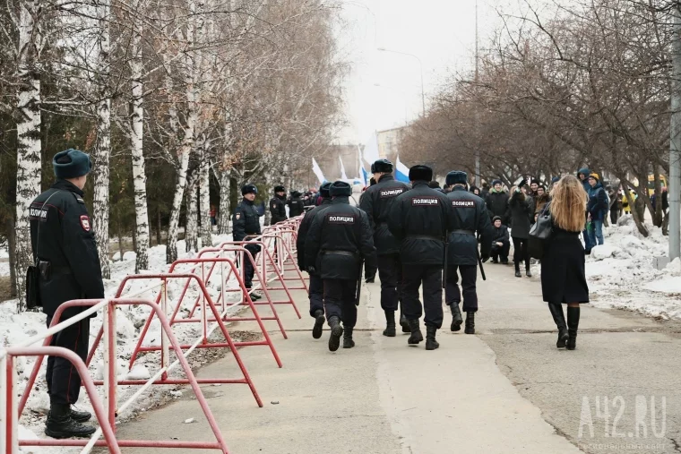 Фото: Нас не запугать: в Кемерове прошла акция в память жертв терроризма  19