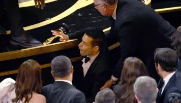 Фото: Получившему «Оскар» актёру понадобилась помощь медиков 1