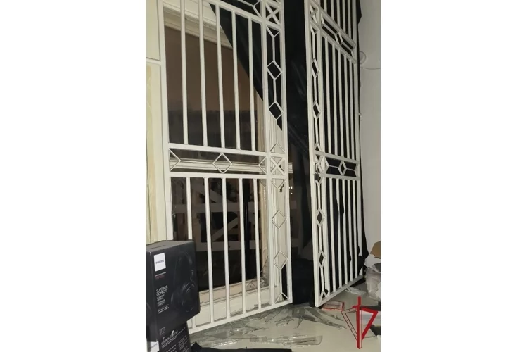 Фото: Пьяный кузбассовец лёг спать в закрытом Шереметевском дворце в Санкт-Петербурге 4