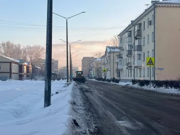 Фото: В Новокузнецке после прокурорского вмешательства почистили от снега дворы и дороги 3