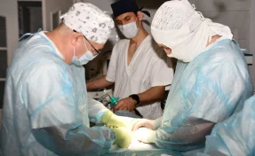 Кузбасские врачи спасли 10-летнюю девочку с раком кишечника