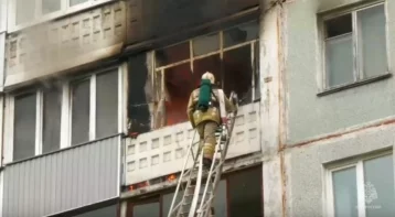 Фото: В Кузбассе на пожаре в многоэтажке пострадали три человека  1