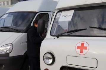 Фото: Больницы Кузбасса получили 14 новых автомобилей скорой помощи 1