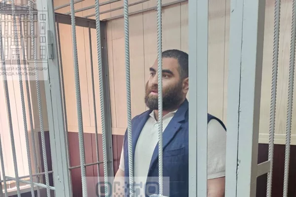 Блогеру Арсену Маркаряну продлили арест на 2 месяца