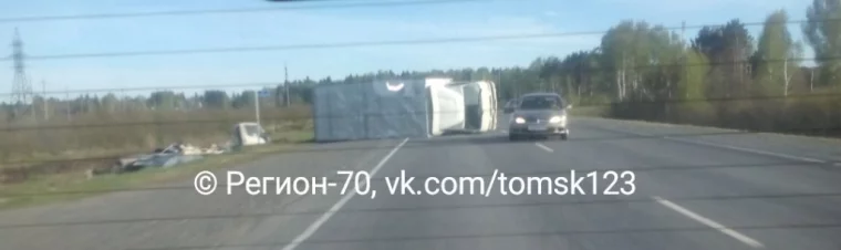 Фото: На трассе Томск-Юрга серьёзно столкнулись два грузовика  2