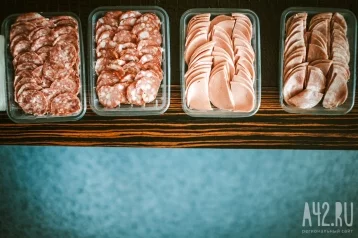 Фото: В Россельхознадзоре рассказали, как определяют подмену мяса в колбасе и сосисках 1