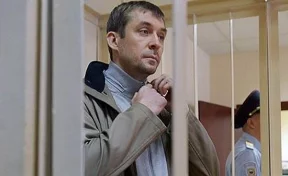 Захарченко подозревается в получении 800 000 долларов через генерал-майора полиции