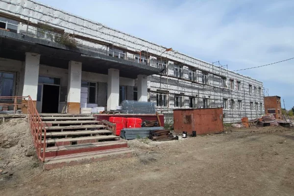 Ремонт кузбасской школы оказался под угрозой срыва из-за нехватки денег и людей